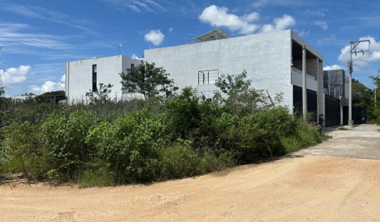 VENTA TERRENO EN ESQUINA TEMOZON NORTE